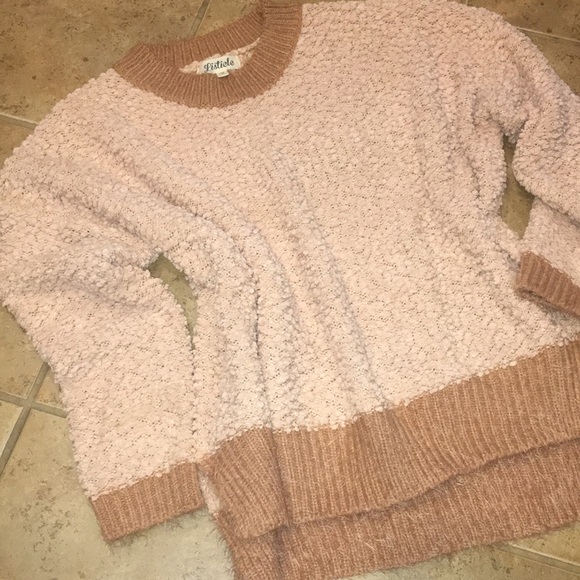 Gorgeous Listicle sweater in size Large - Picture 5 of 10